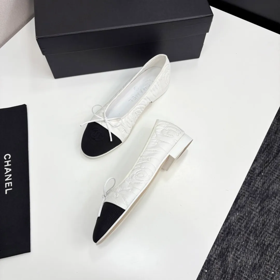 👟👟Ex-factory price 540👟👟 25Fw early spring latest color Chanel Xiaoxiang bow ballet flat shoes Believe me, this is a pair of ballet shoes that can take you to good places🩰 Upper: original lace mesh inner lining: no lining Sole: Italian genuine leather outsole Size: 34-41 regular size (34.40.41 customization is not returnable)